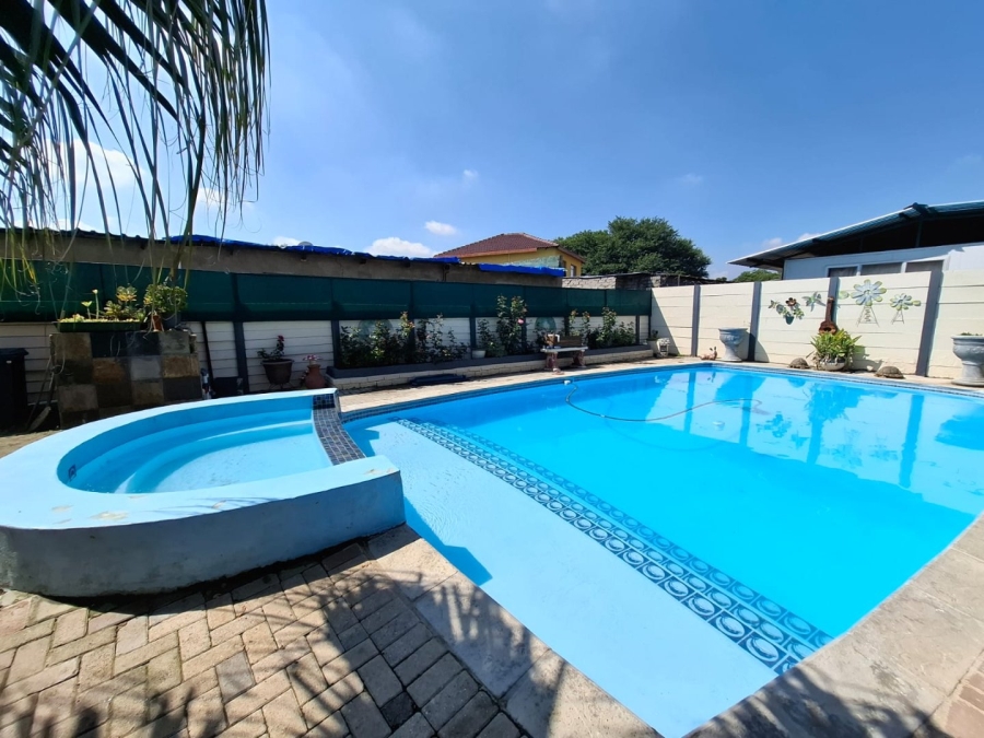 3 Bedroom Property for Sale in Oos Einde North West